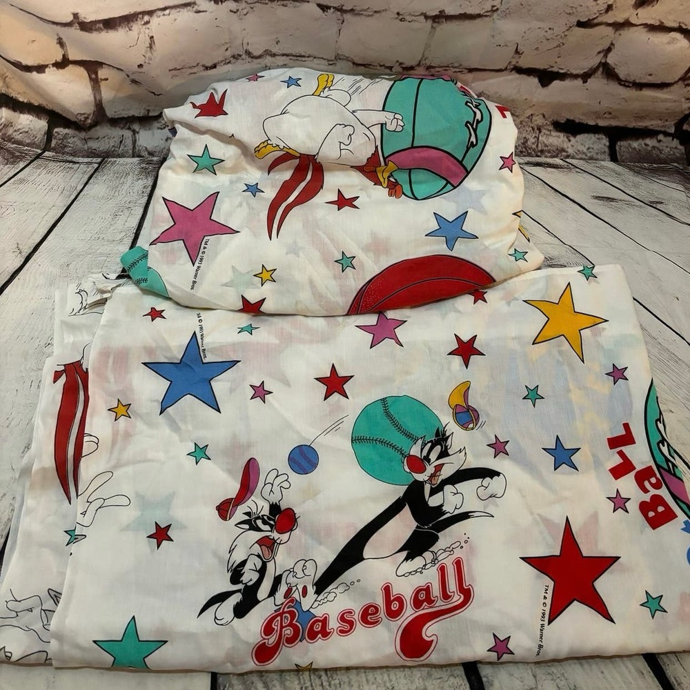 Vintage Looney Tunes Gerber crib size/toddler bed sheet set (1993)